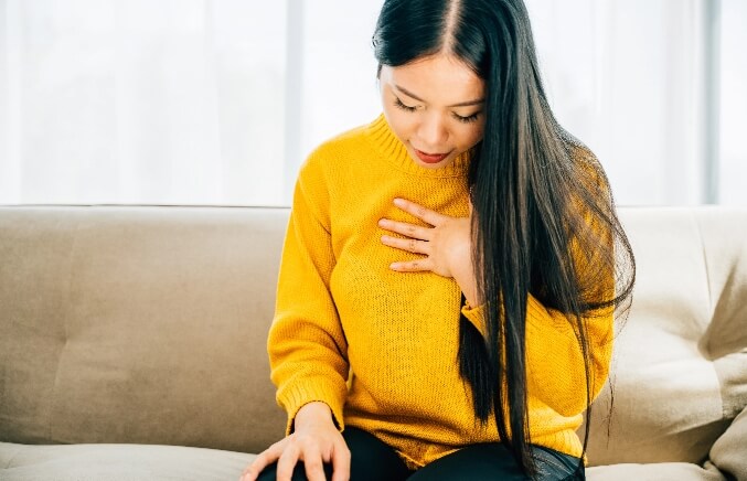 asian-woman-suffers-a-heart-attack-feeling-chest-p-2023-12-13-00-04-38-utc